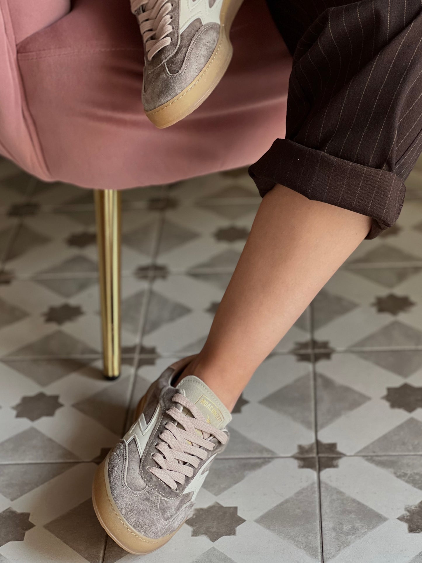 Sneakers In suede Taupe Moaconcept