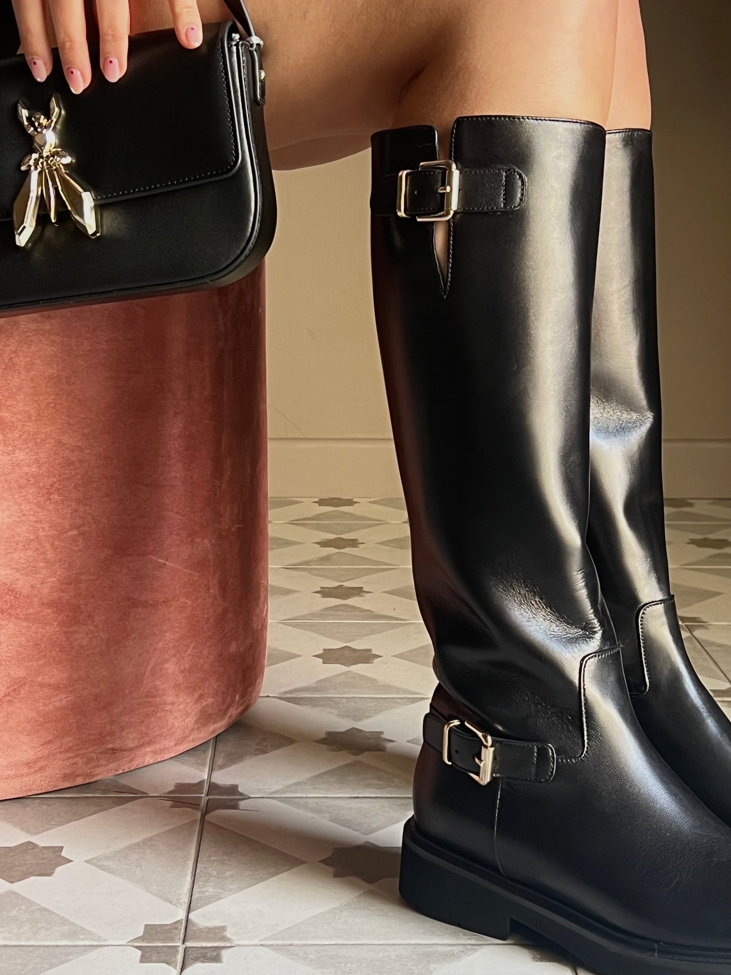 Stivale in pelle con doppia fibbia