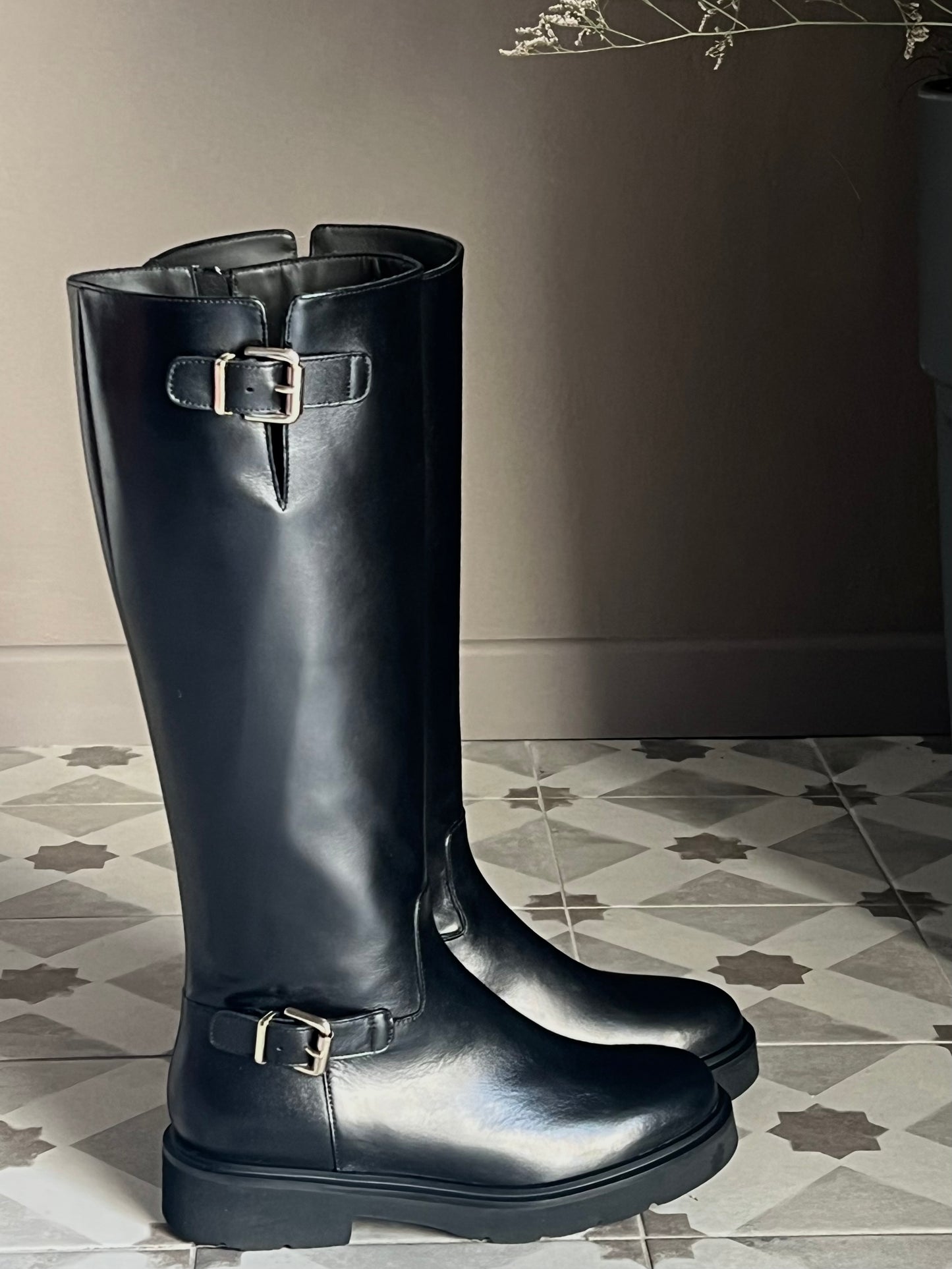 Stivale in pelle con doppia fibbia