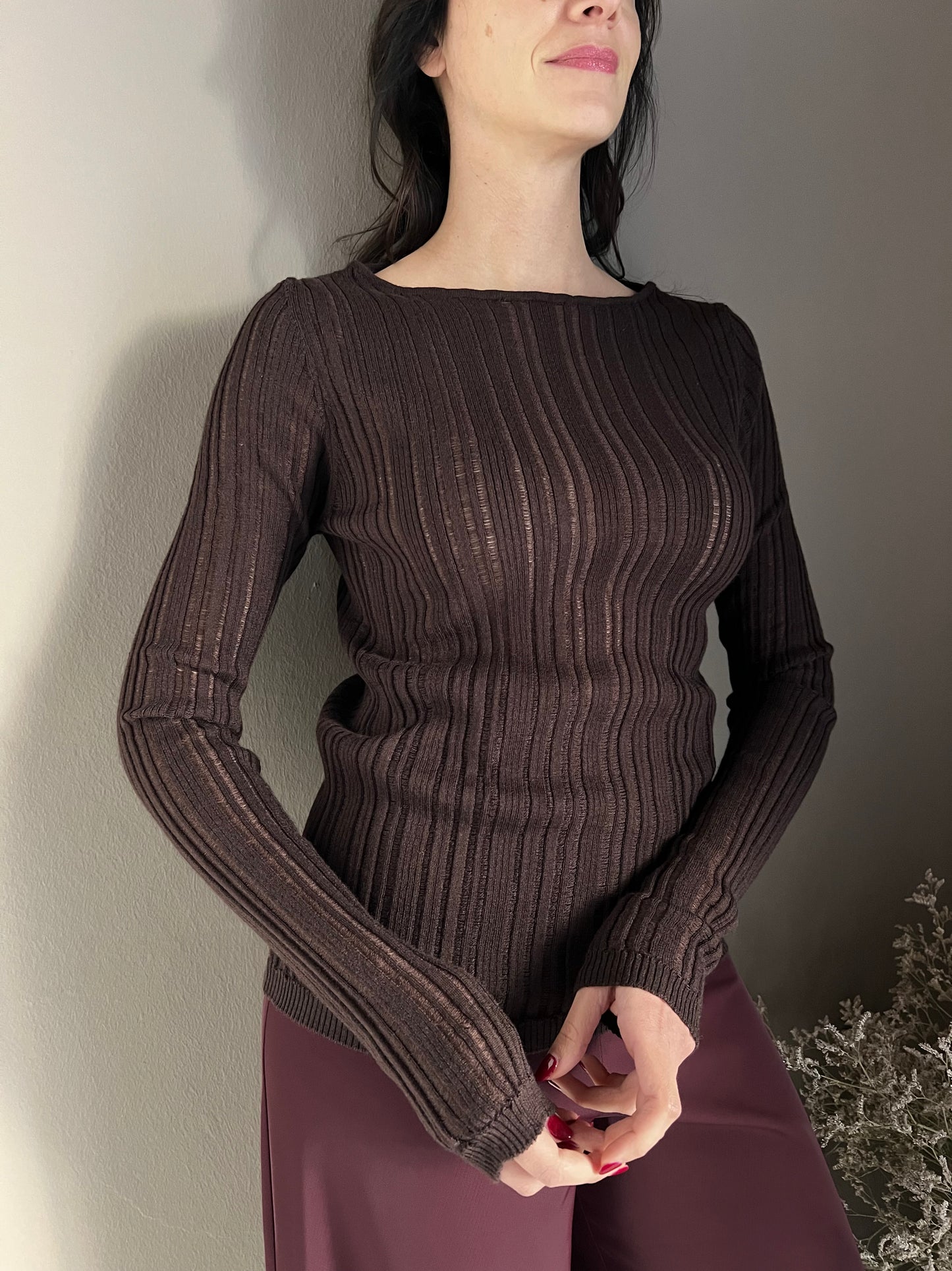 Maglia slim fit a costine in misto lana fondente