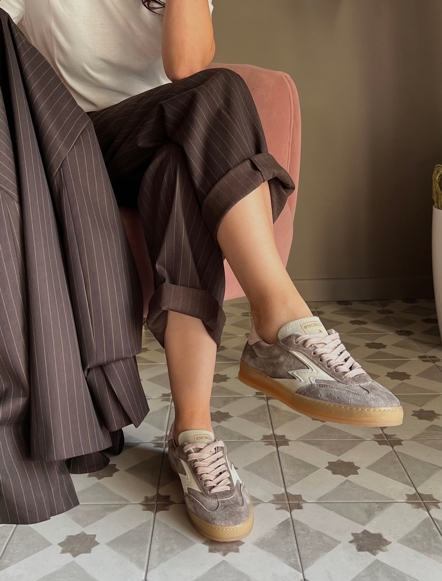 Sneakers In suede Taupe Moaconcept