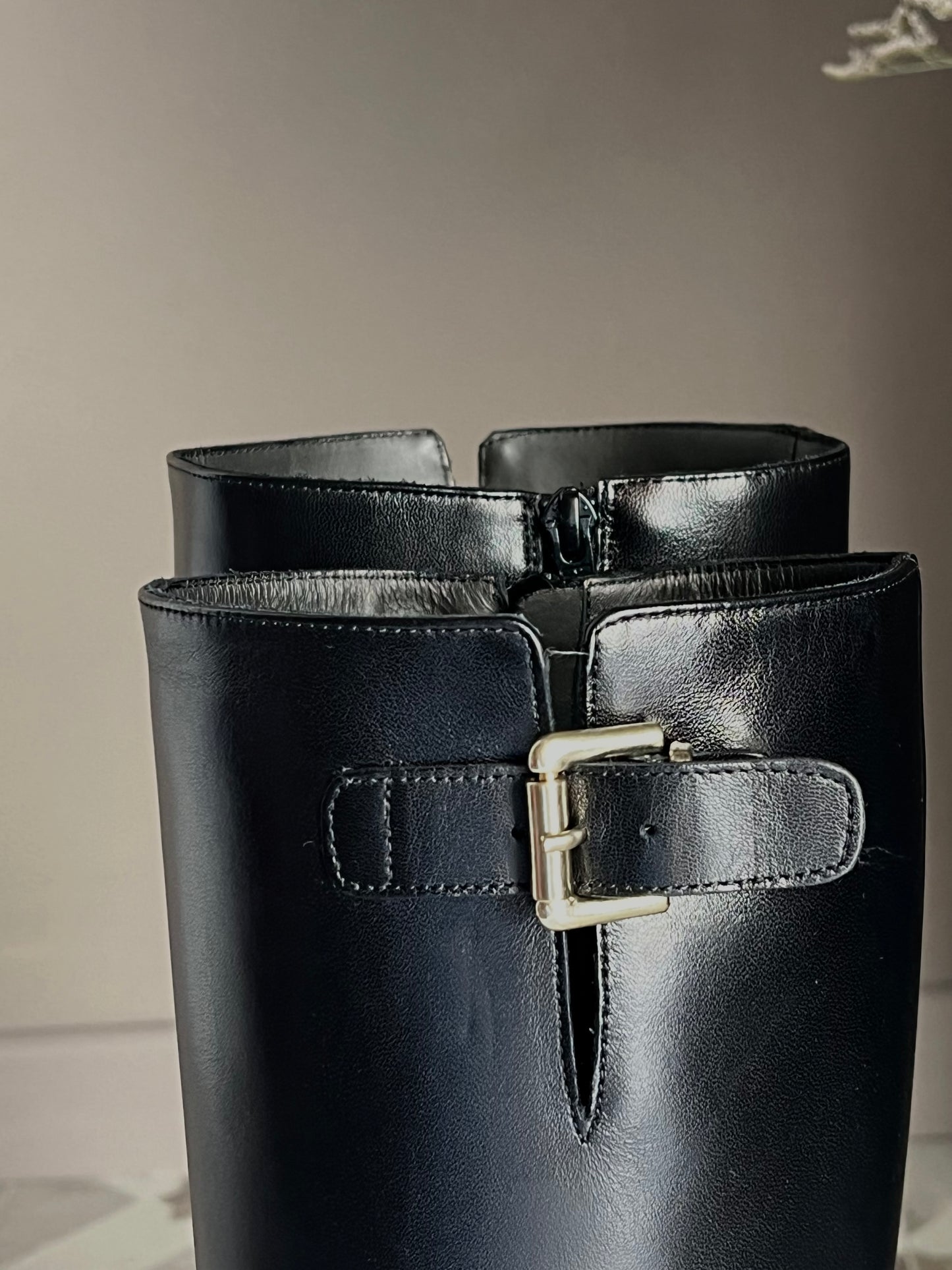 Stivale in pelle con doppia fibbia