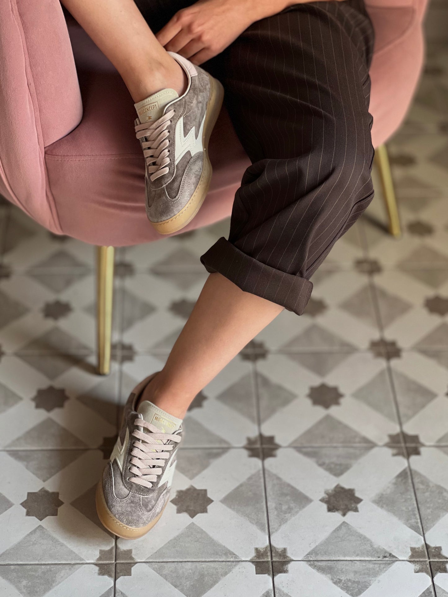 Sneakers In suede Taupe Moaconcept