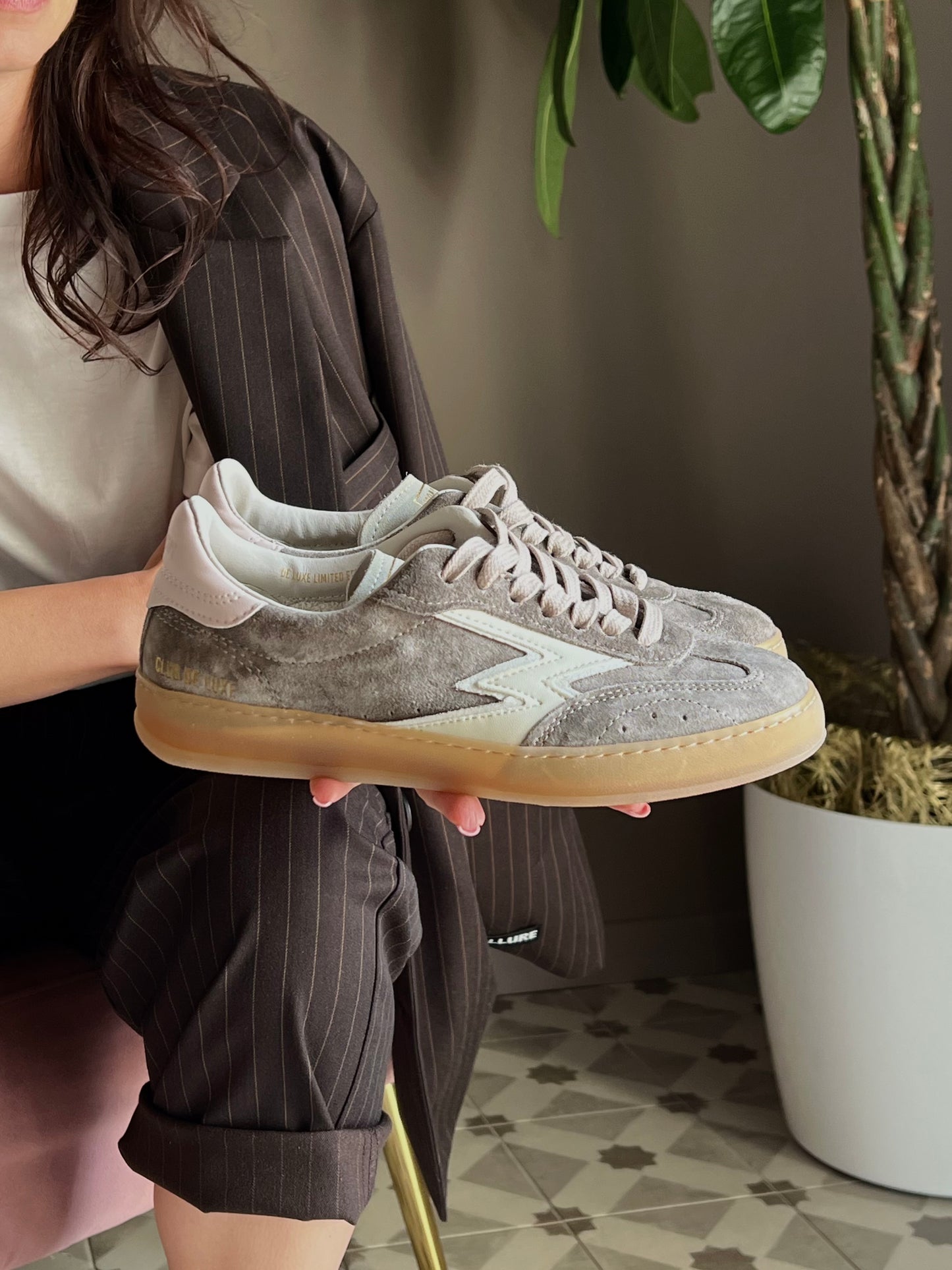 Sneakers In suede Taupe Moaconcept