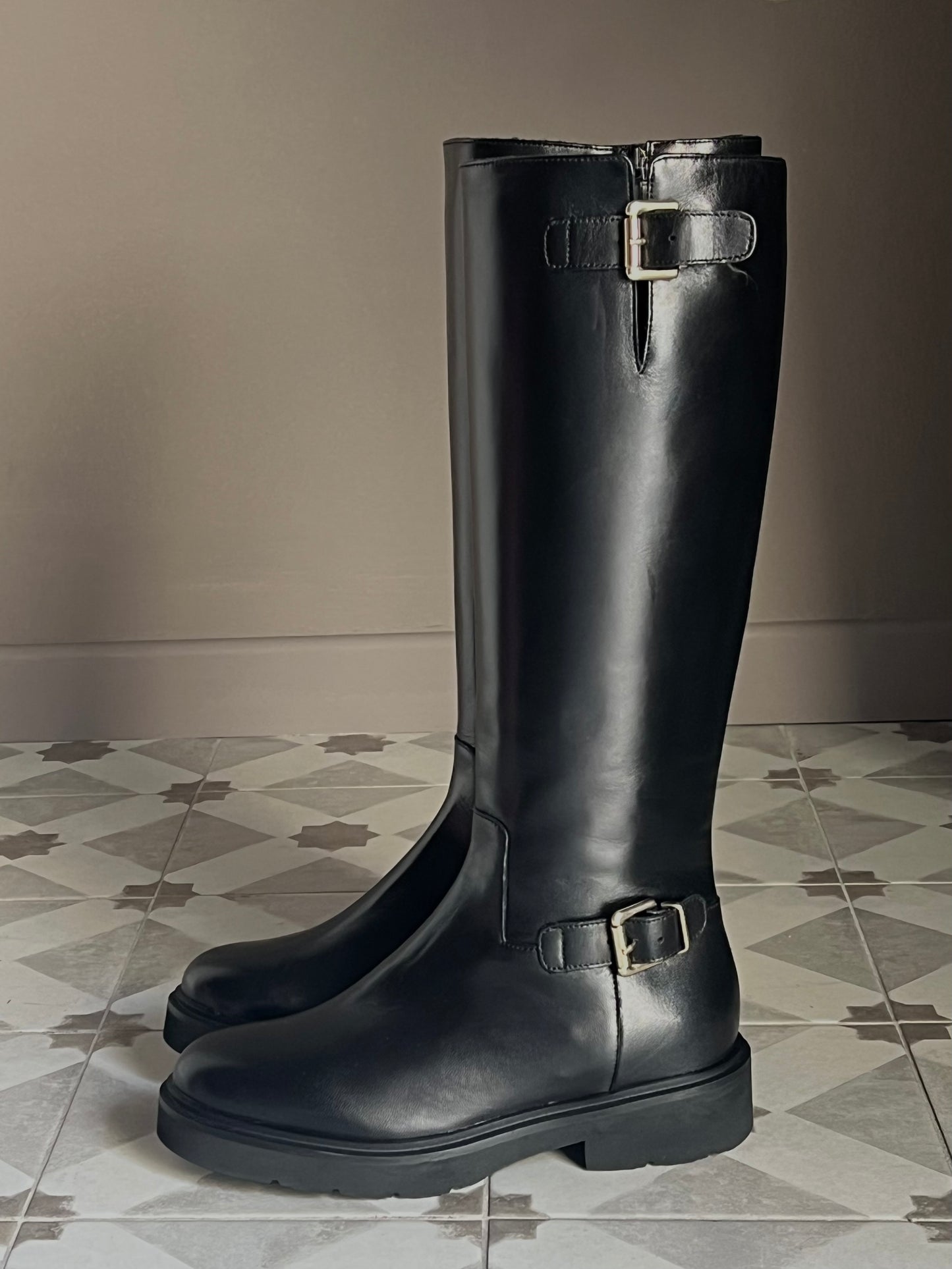 Stivale in pelle con doppia fibbia