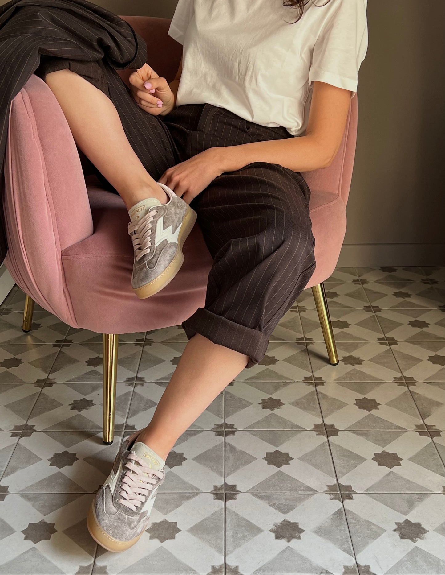 Sneakers In suede Taupe Moaconcept