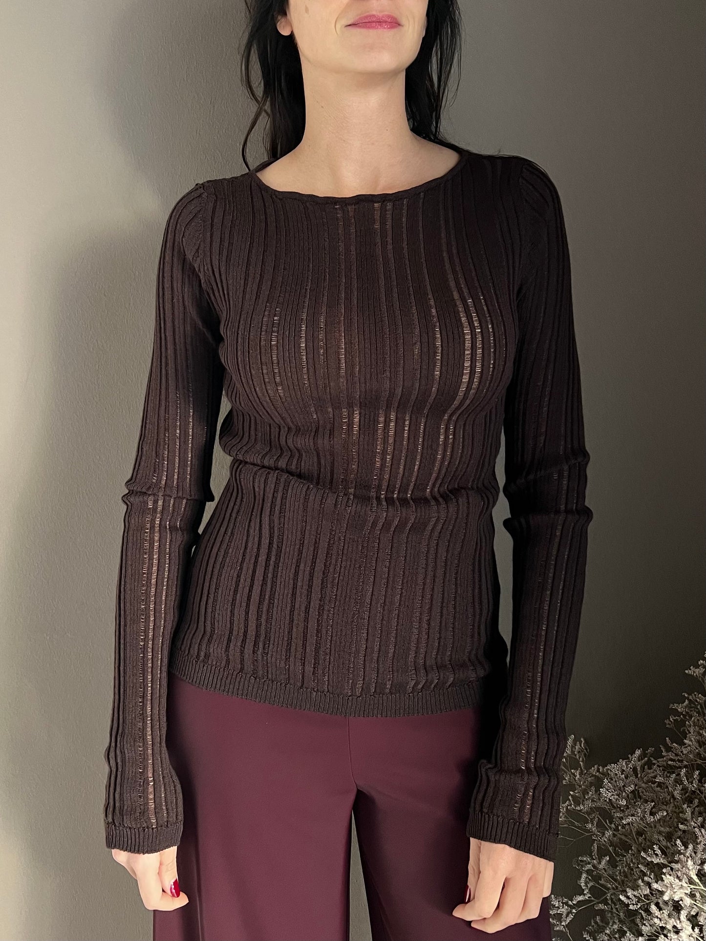 Maglia slim fit a costine in misto lana fondente