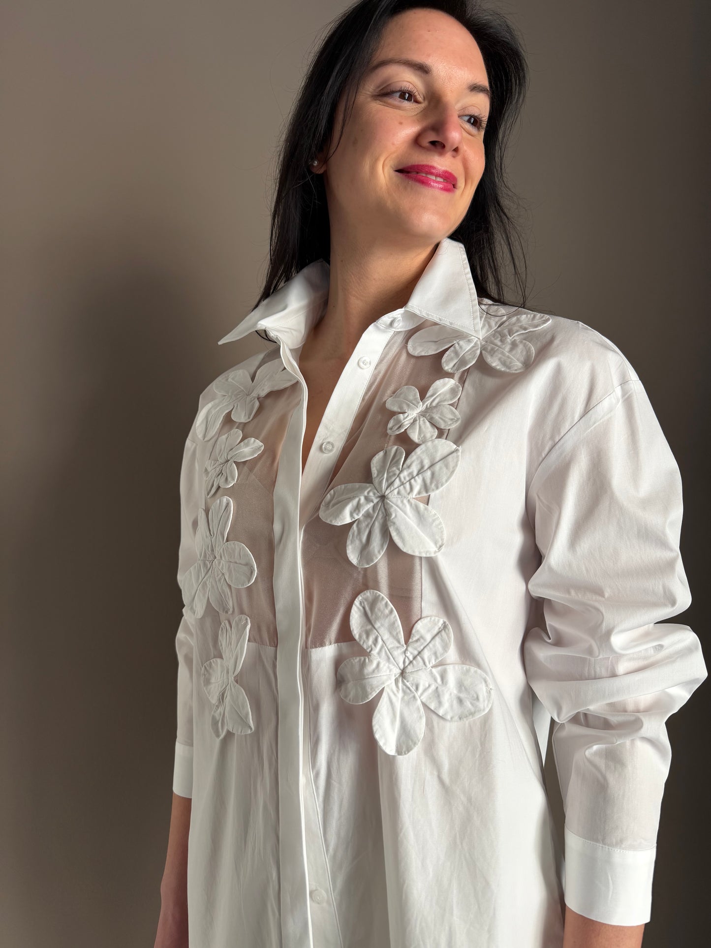 Camicia in cotone con intarsi floreali