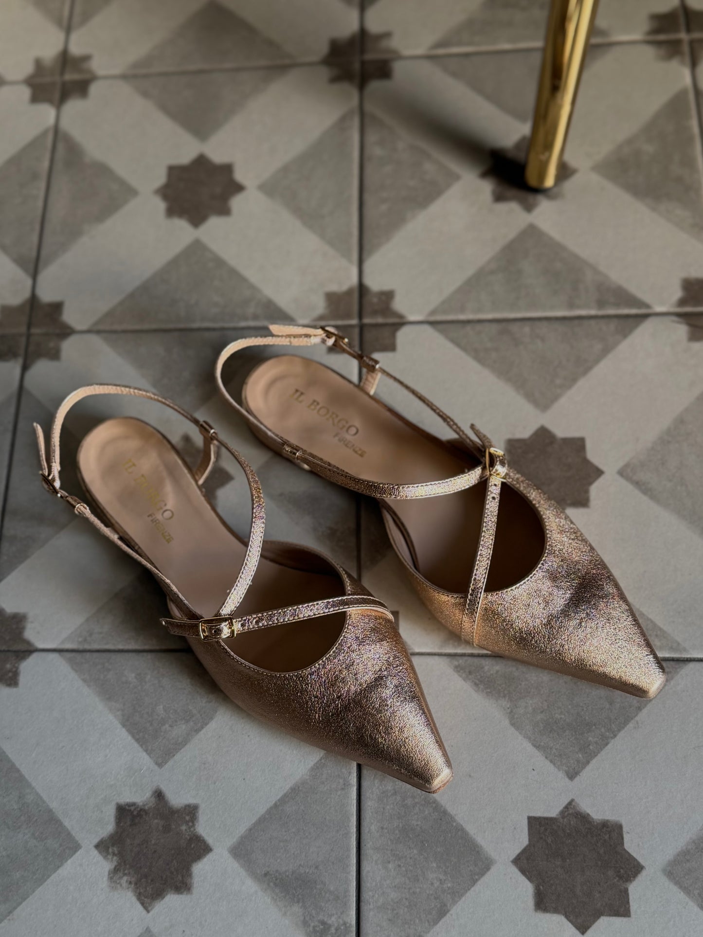 Slingback in laminato rose’