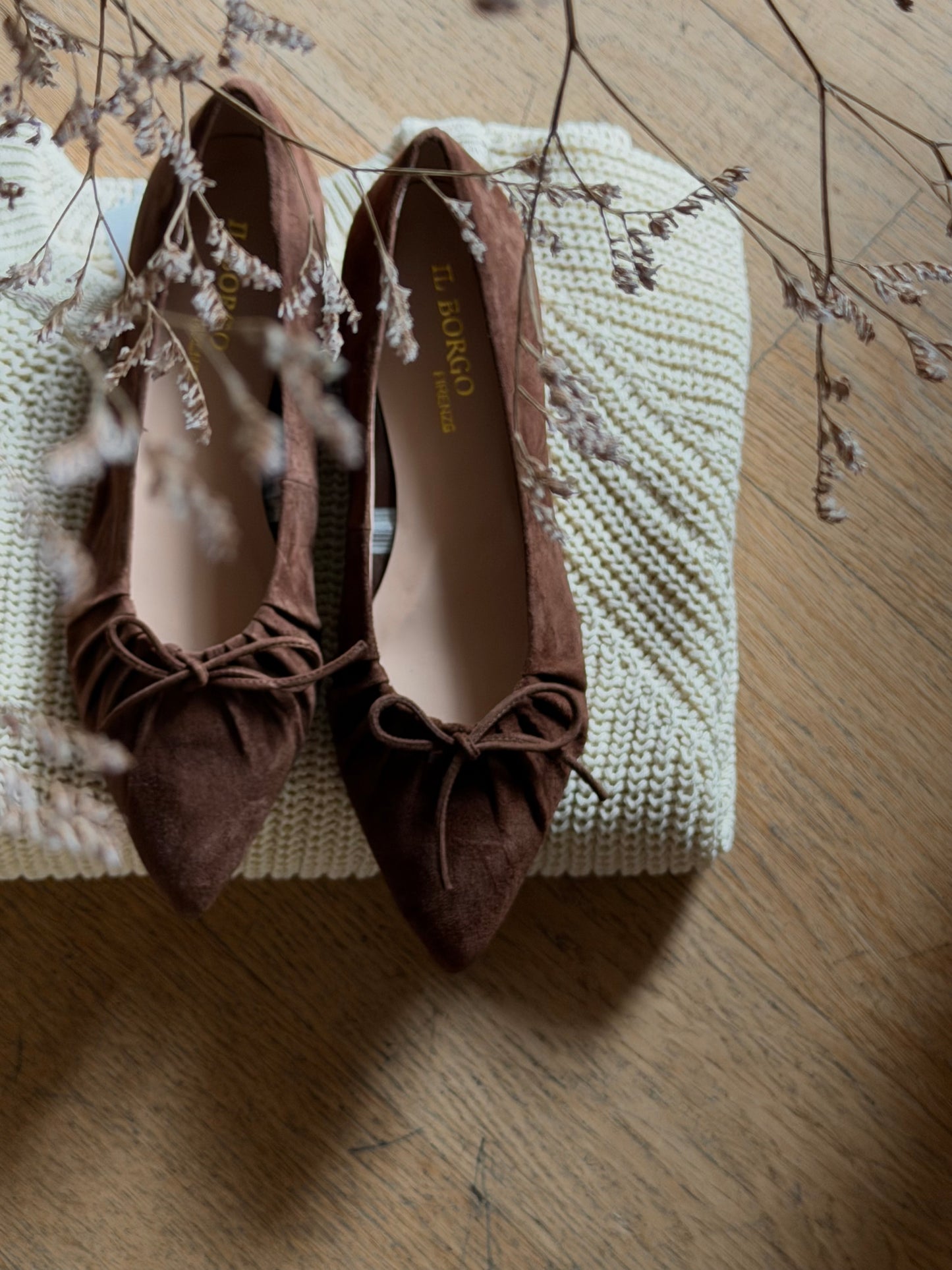 Scarpa in suede con plisse’