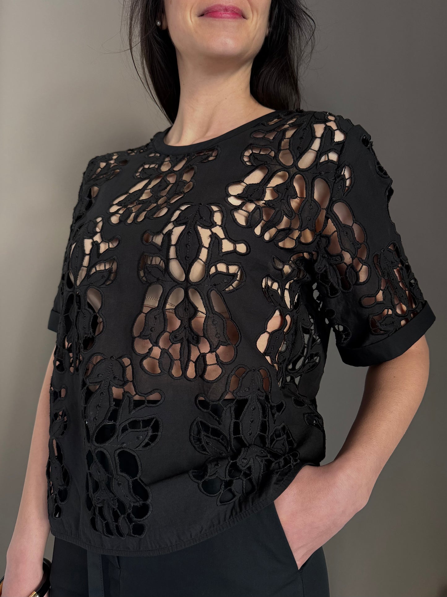 Blusa in macrame’ e tencel nera