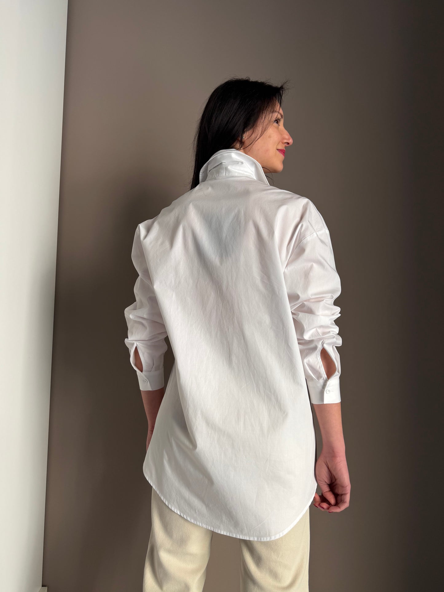 Camicia in cotone con intarsi floreali