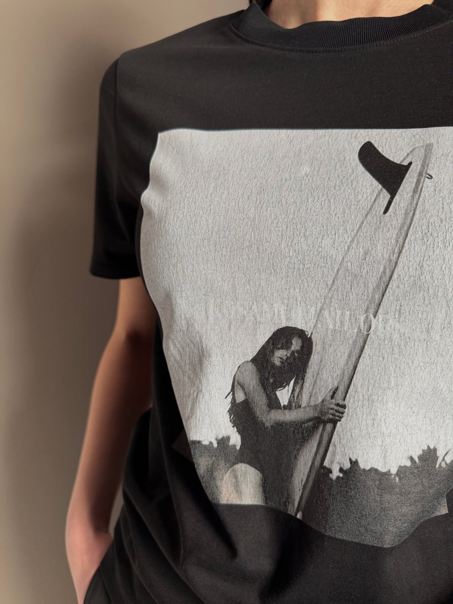 T-Shirt nera con stampa Ko Samui