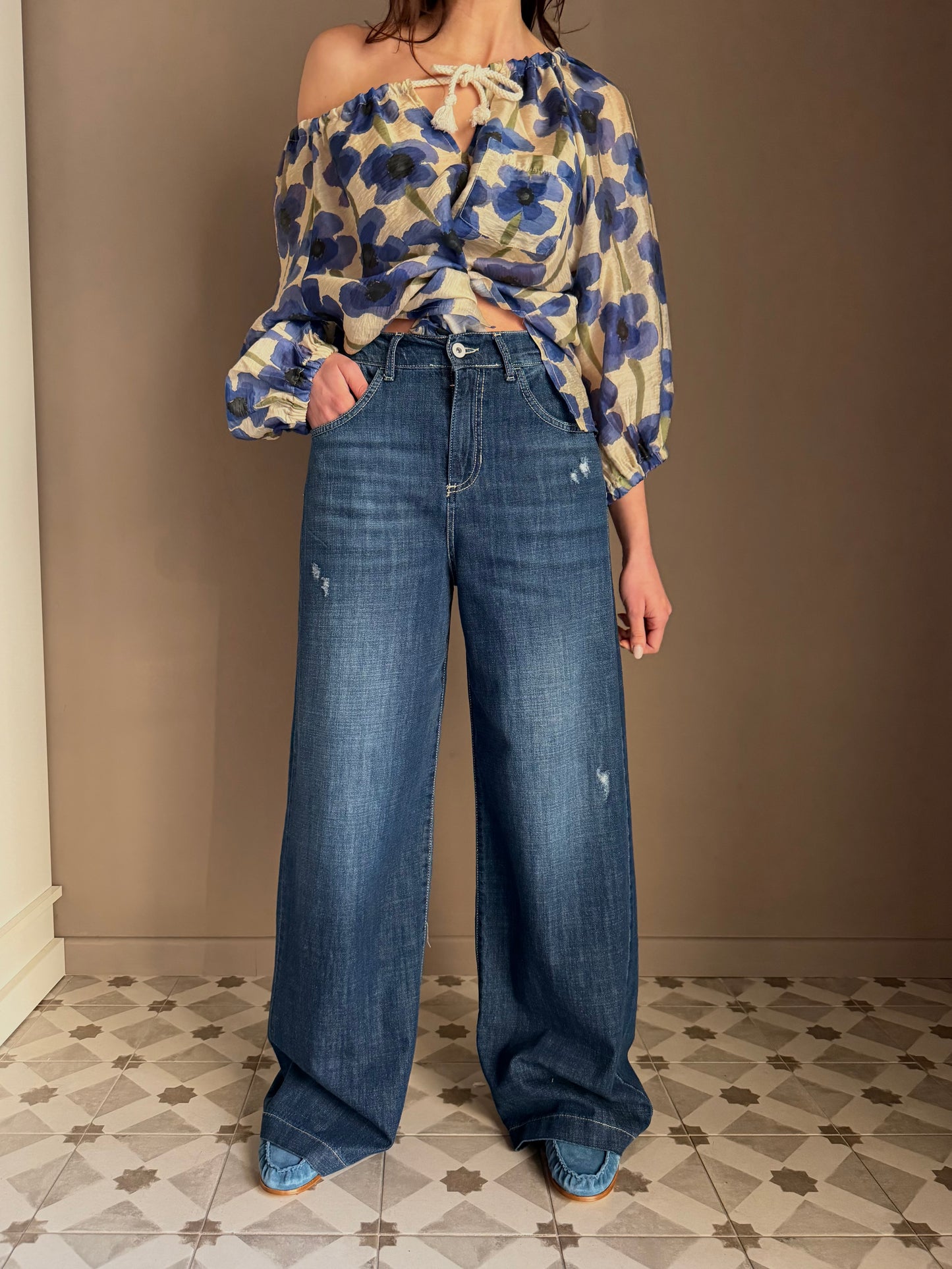 Pantalone denim con elastico wide-leg