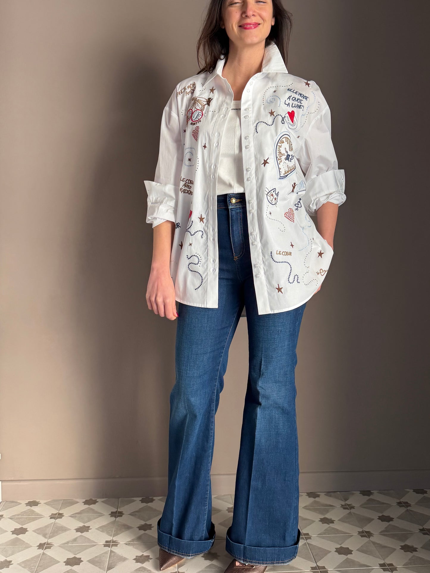 Camicia over in cotone con ricamo