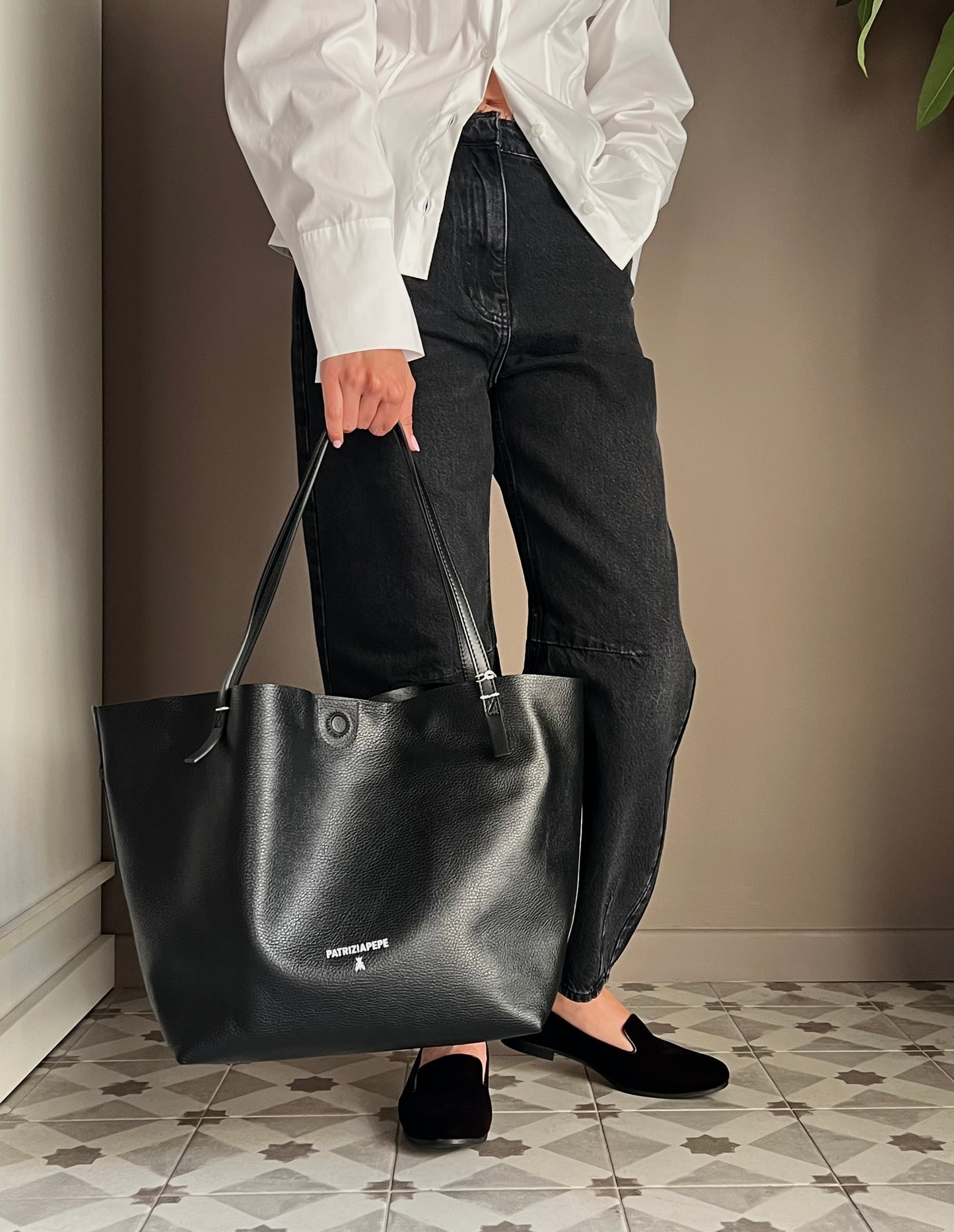 Borsa shopping in pelle martellata