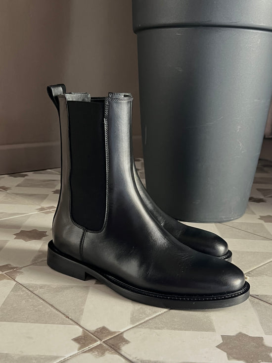 Stivaletto in pelle con elastici laterali