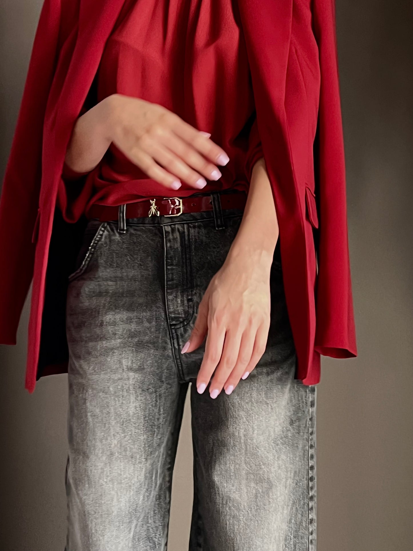 Cintura vita bassa in vernice Glossy Red