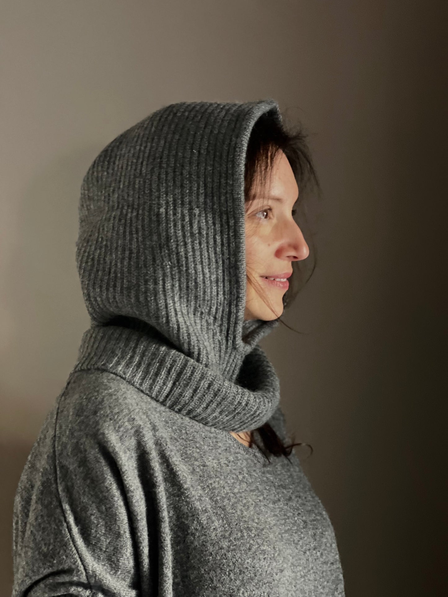 Cappuccio/balaclava in cashmere grigio