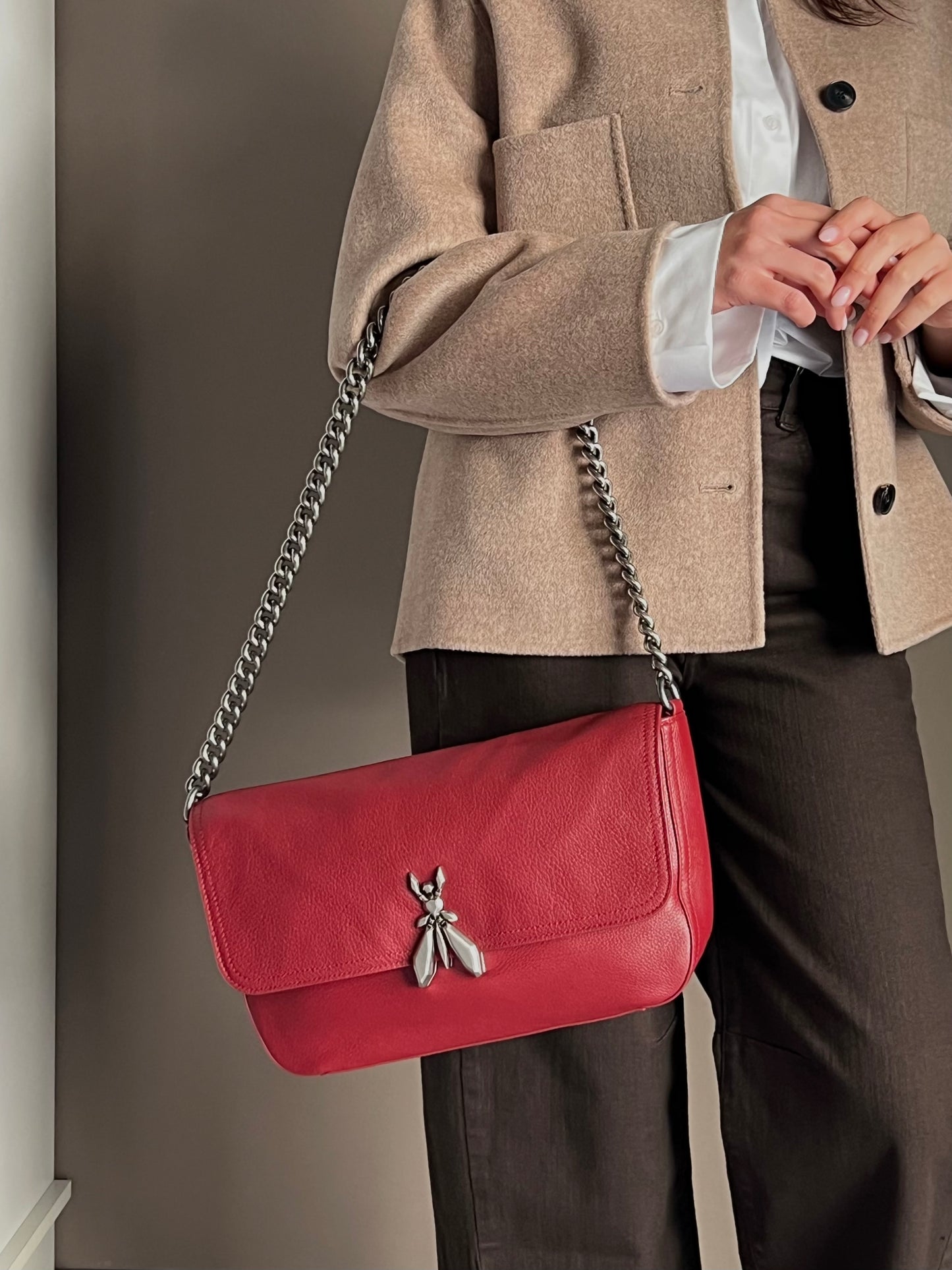Borsa a spalla media con catena