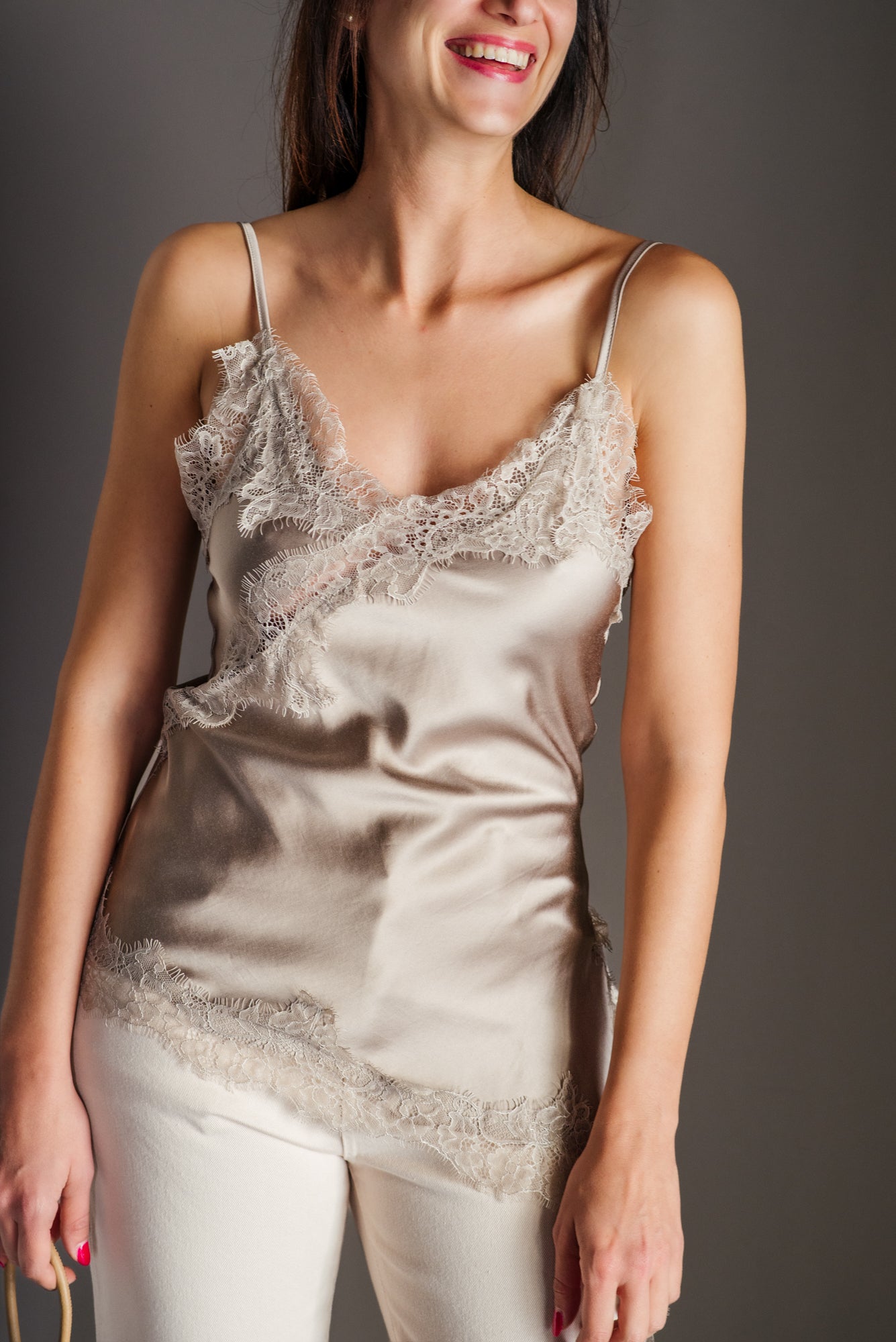 Top con inserti in pizzo asimmetrico Avena