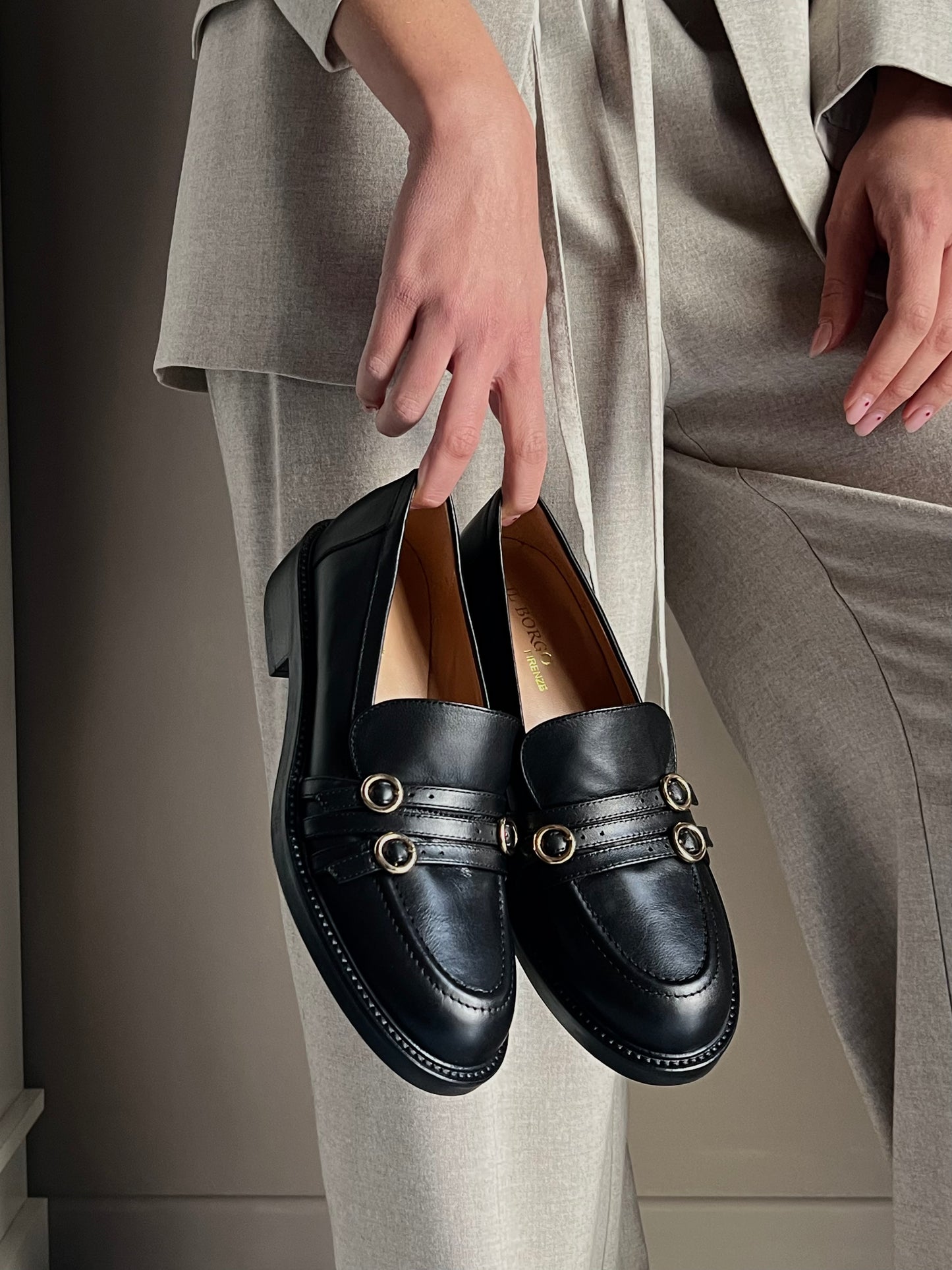 Mocassino in pelle con dettagli gold