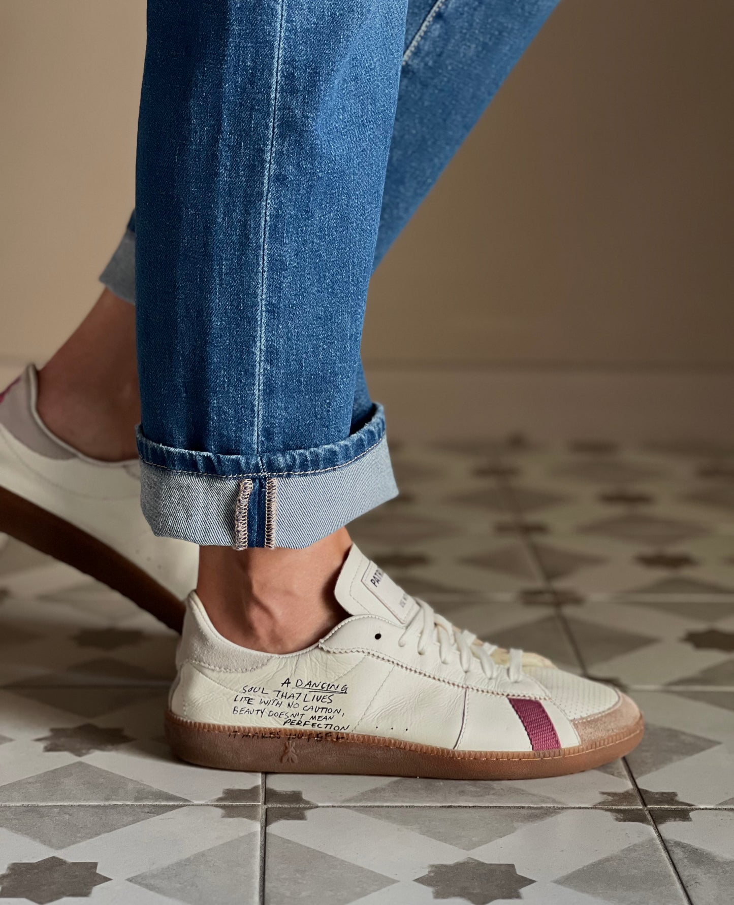 Sneakers in nappa con lettering purple