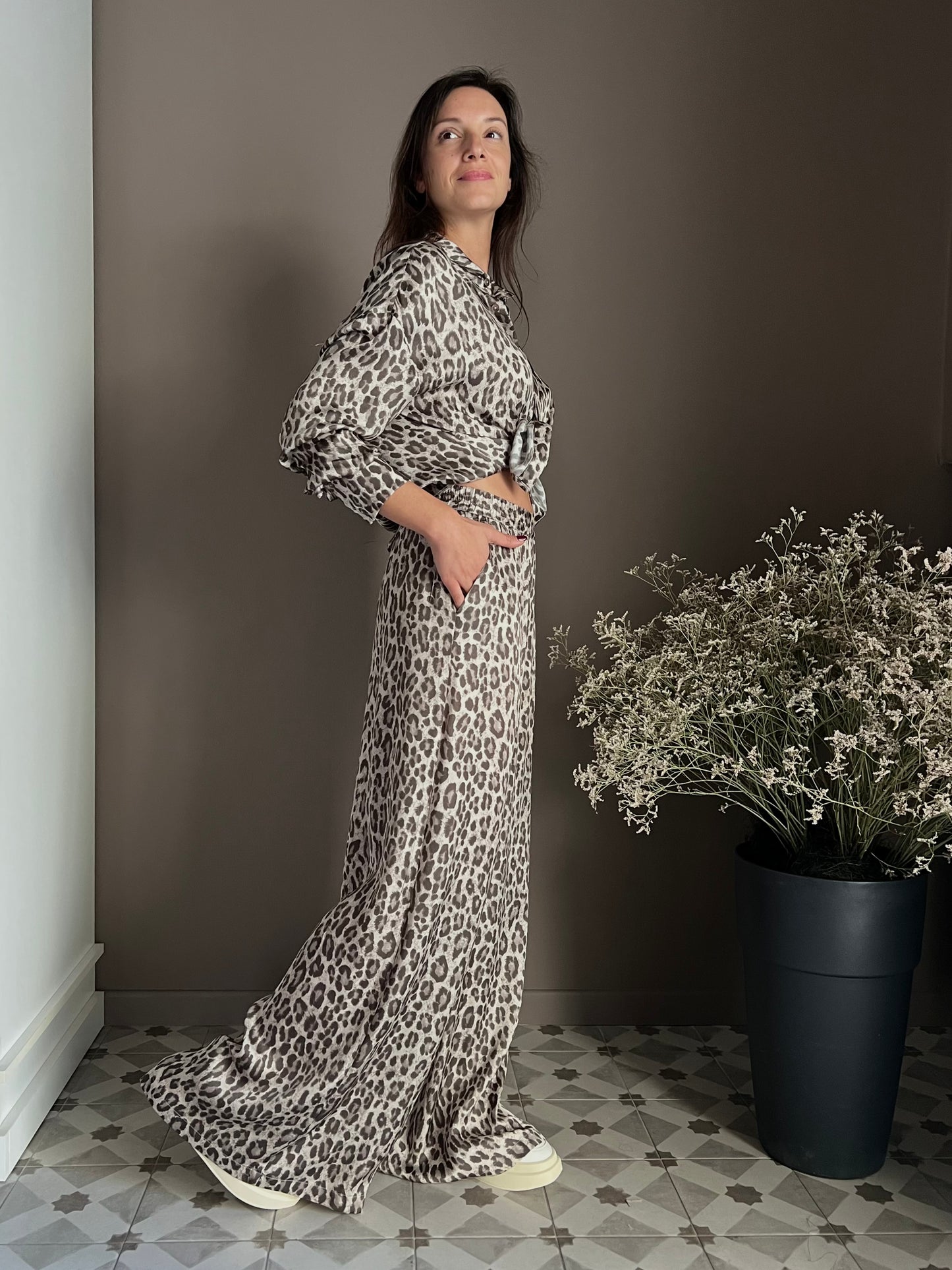 Pantalone in viscosa con stampa animalier