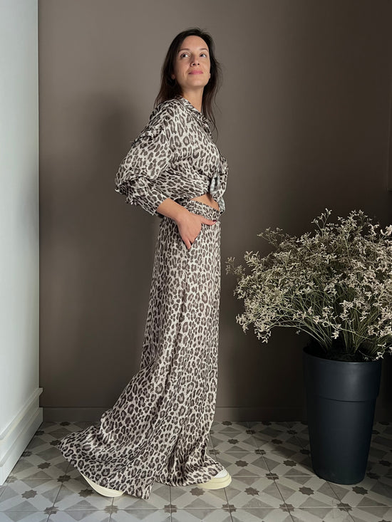 Pantalone in viscosa con stampa animalier