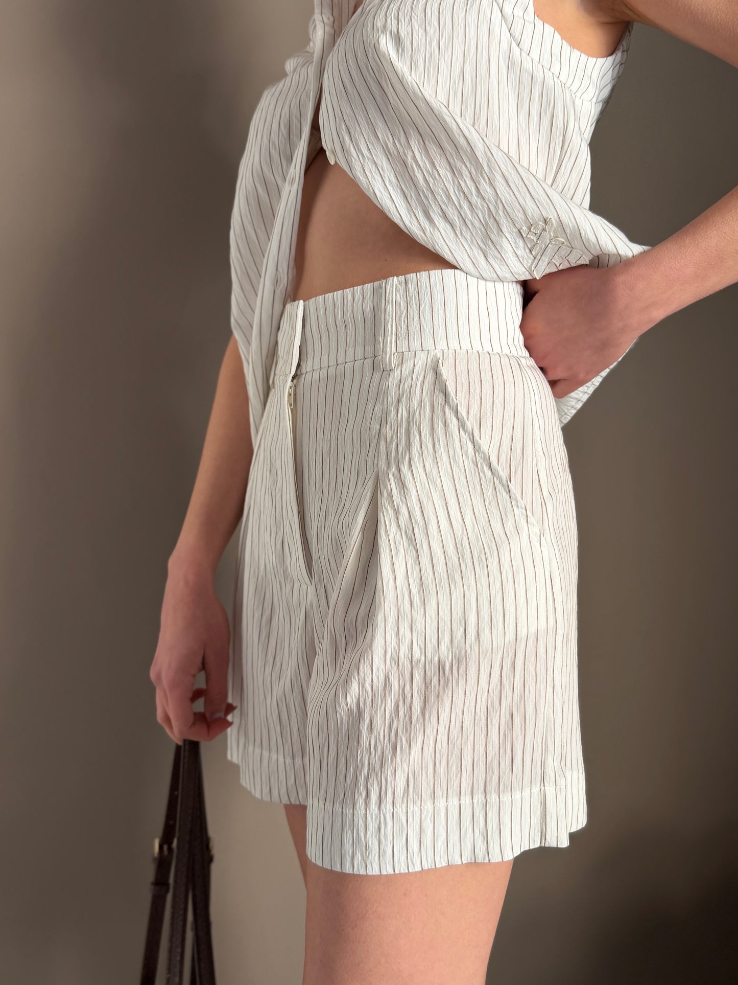 Shorts in viscosa gessata