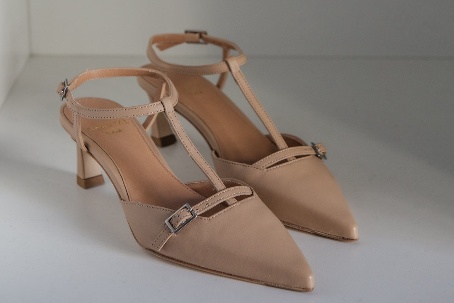 Slingback in nappa camel con cinturini