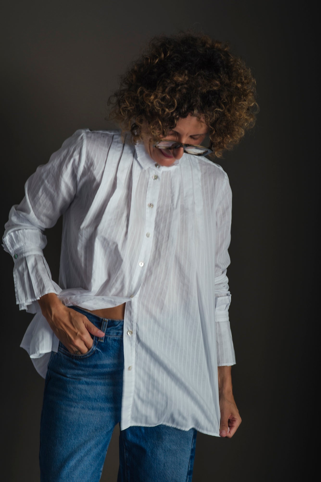 Camicia in cotone svasata con dettagli plisse bianca