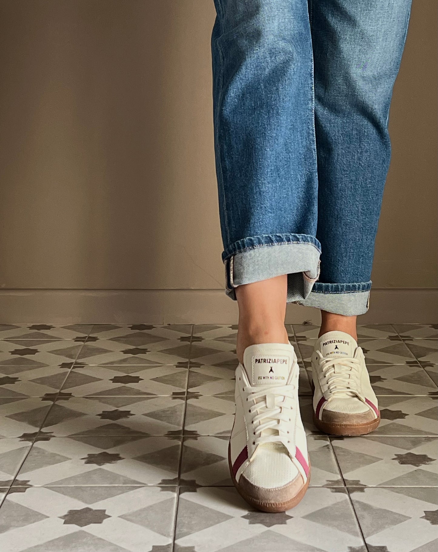 Sneakers in nappa con lettering purple
