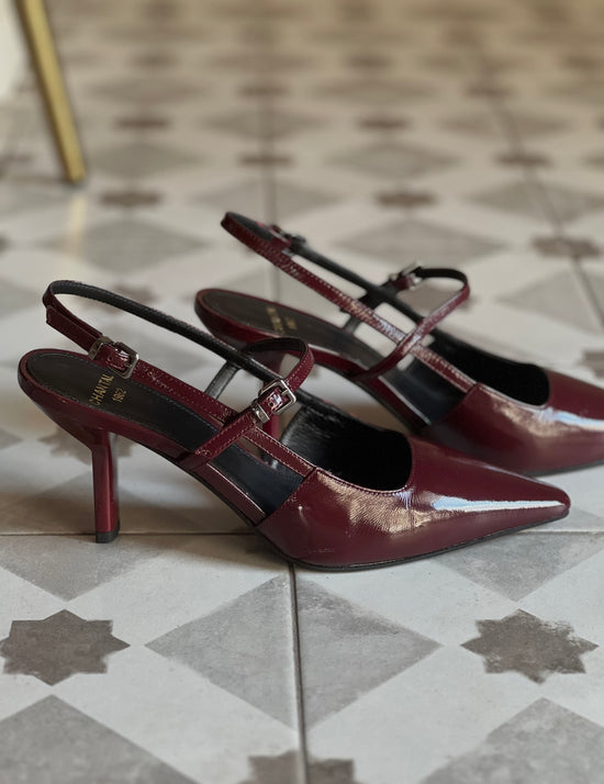 Slingback in vernice con tacco sottile