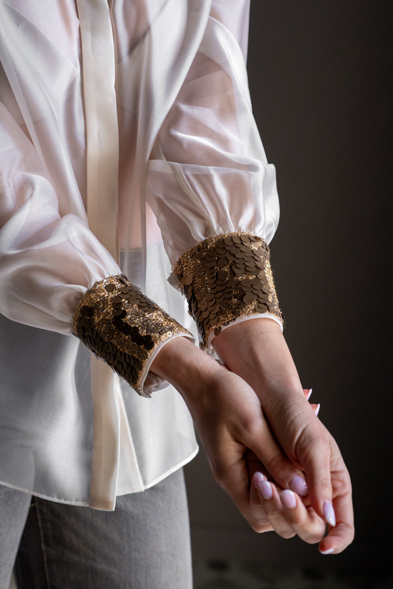 Blusa in organza con dettagli paillettes