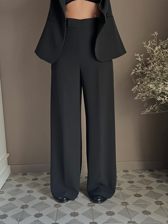 Pantalone nero in crepe vita alta