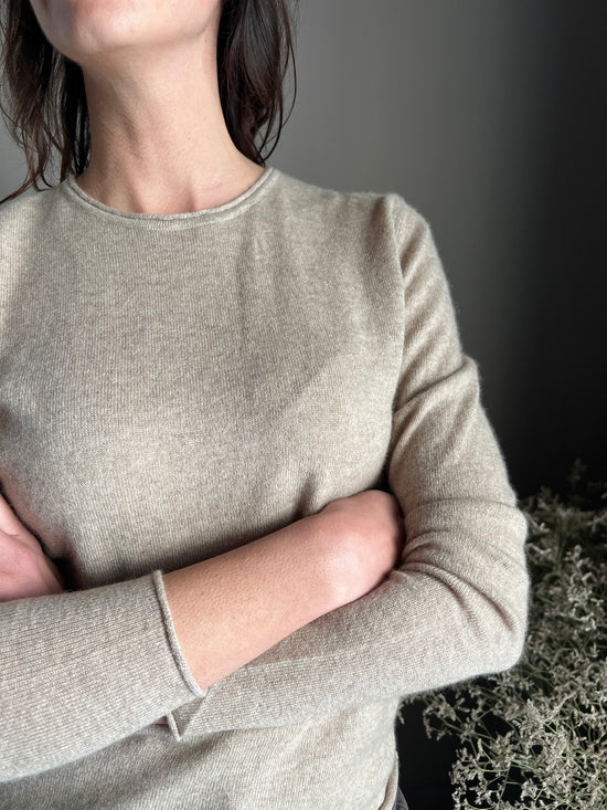 Maglia basic girocollo in 100% cashmere beige