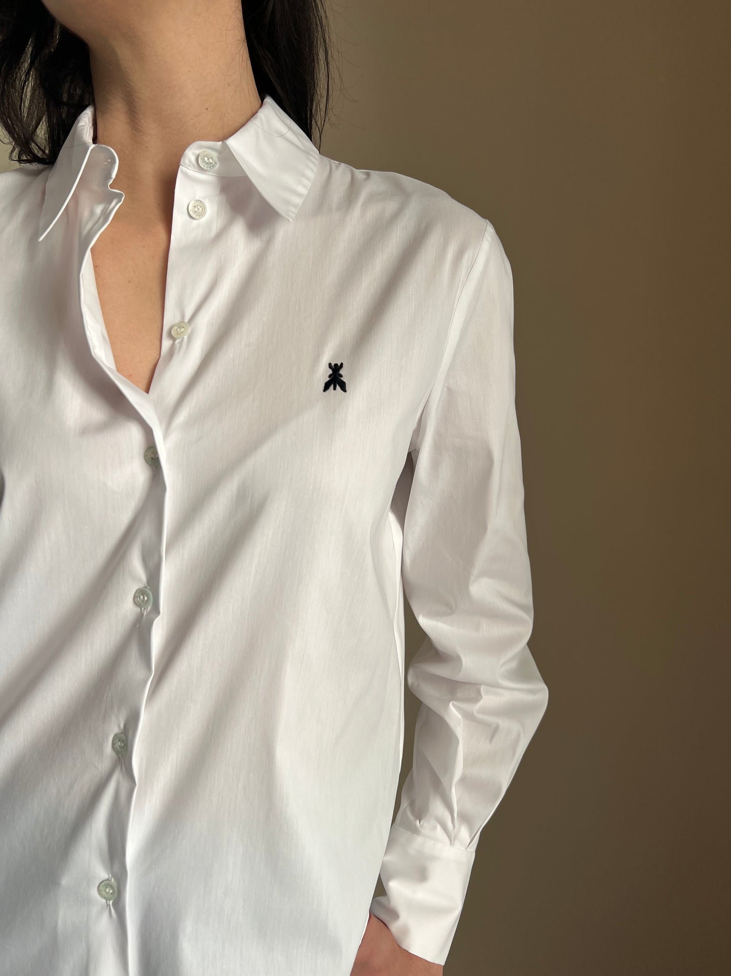 Camicia bianca con spacco sul retro