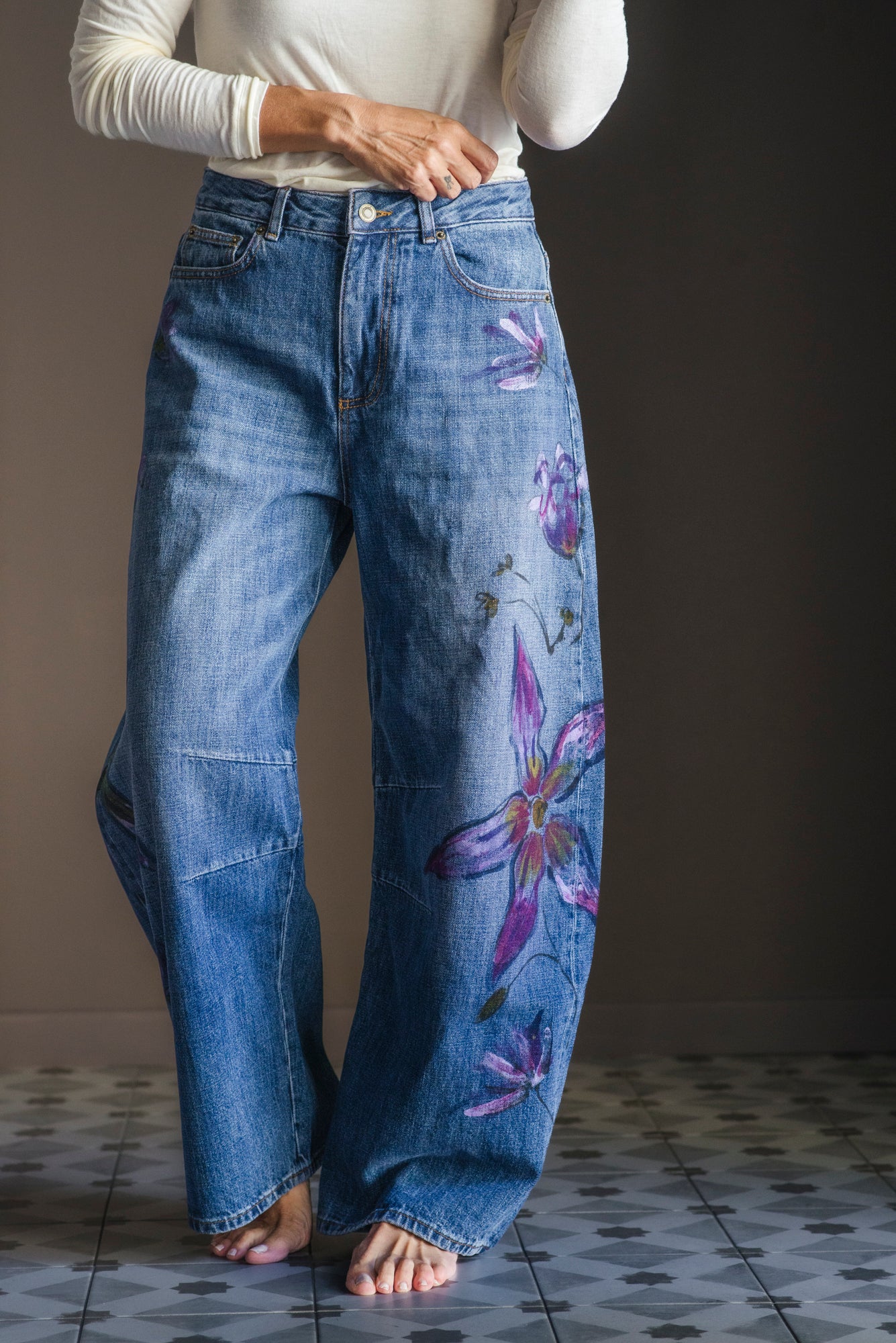 Pantalone denim dipinto a mano