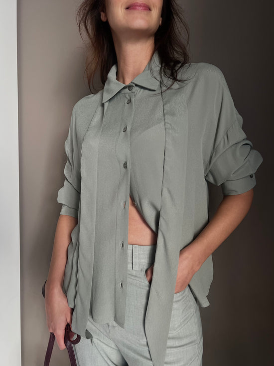 Camicia fluida in viscosa con cravattino staccabile