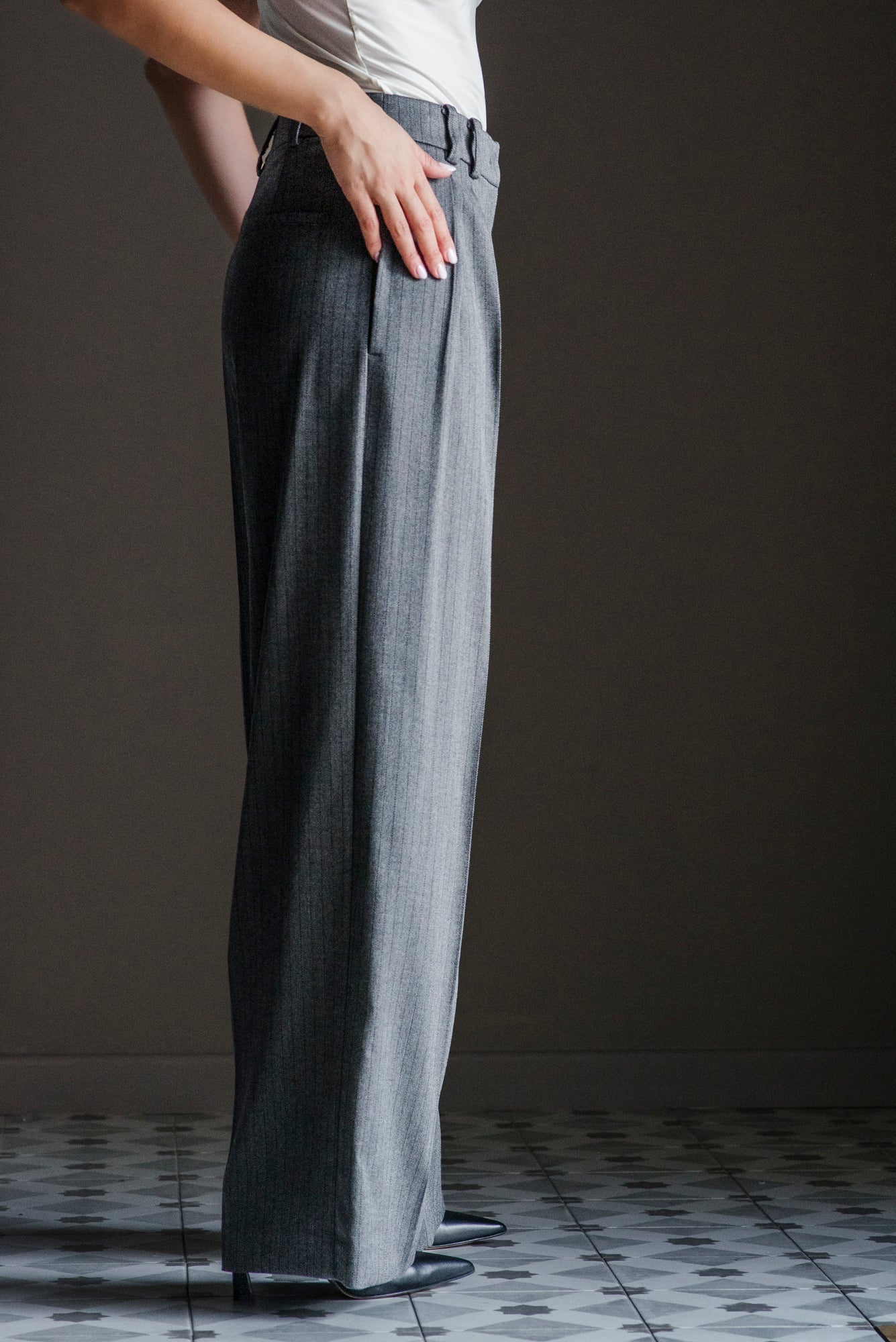 Pantalone gessato wide-leg grigio/marrone