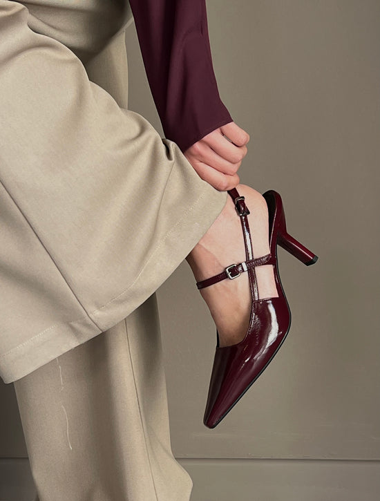 Slingback in vernice con tacco sottile
