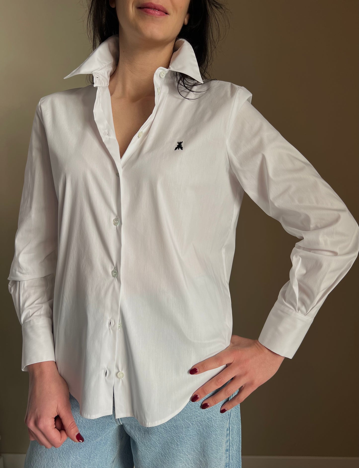 Camicia bianca con spacco sul retro