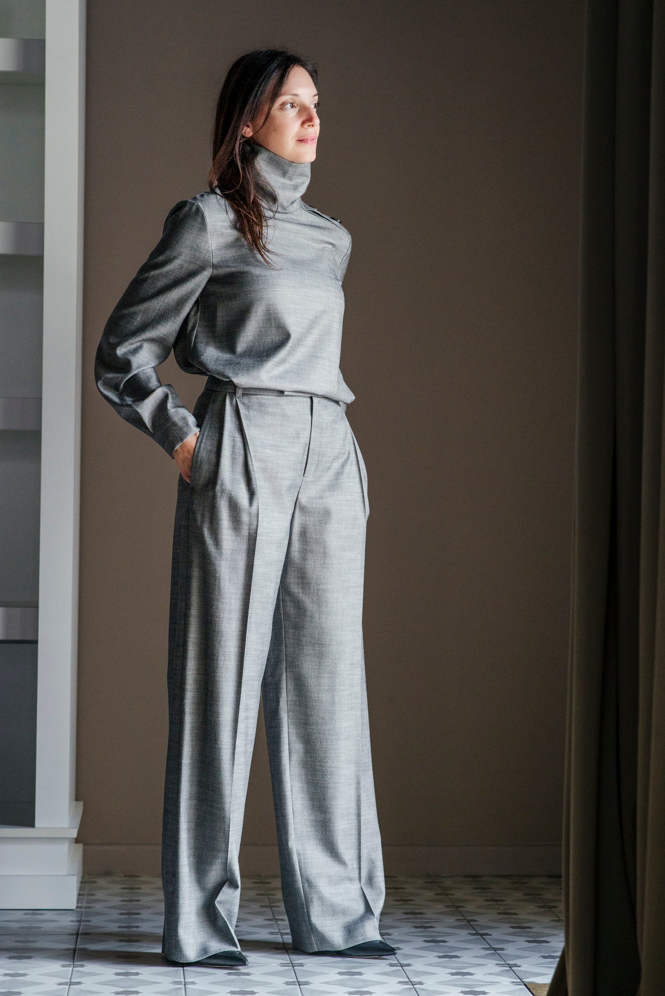 Pantalone a palazzo in crêpe fluido