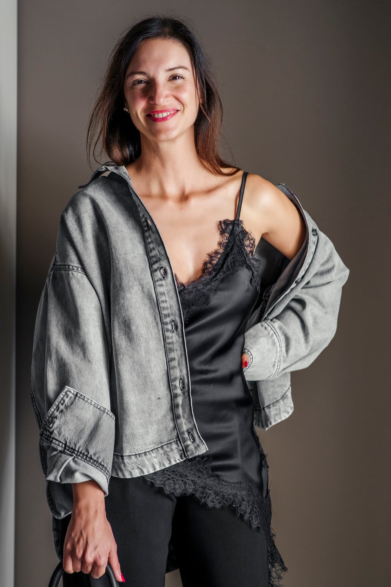 Top con inserti in pizzo asimmetrico
