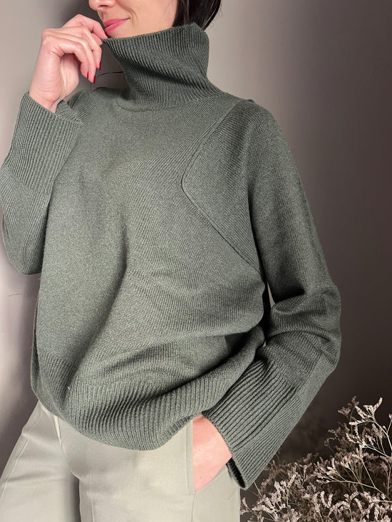 Maglia collo alto in lana e Cashemire Verde salvia