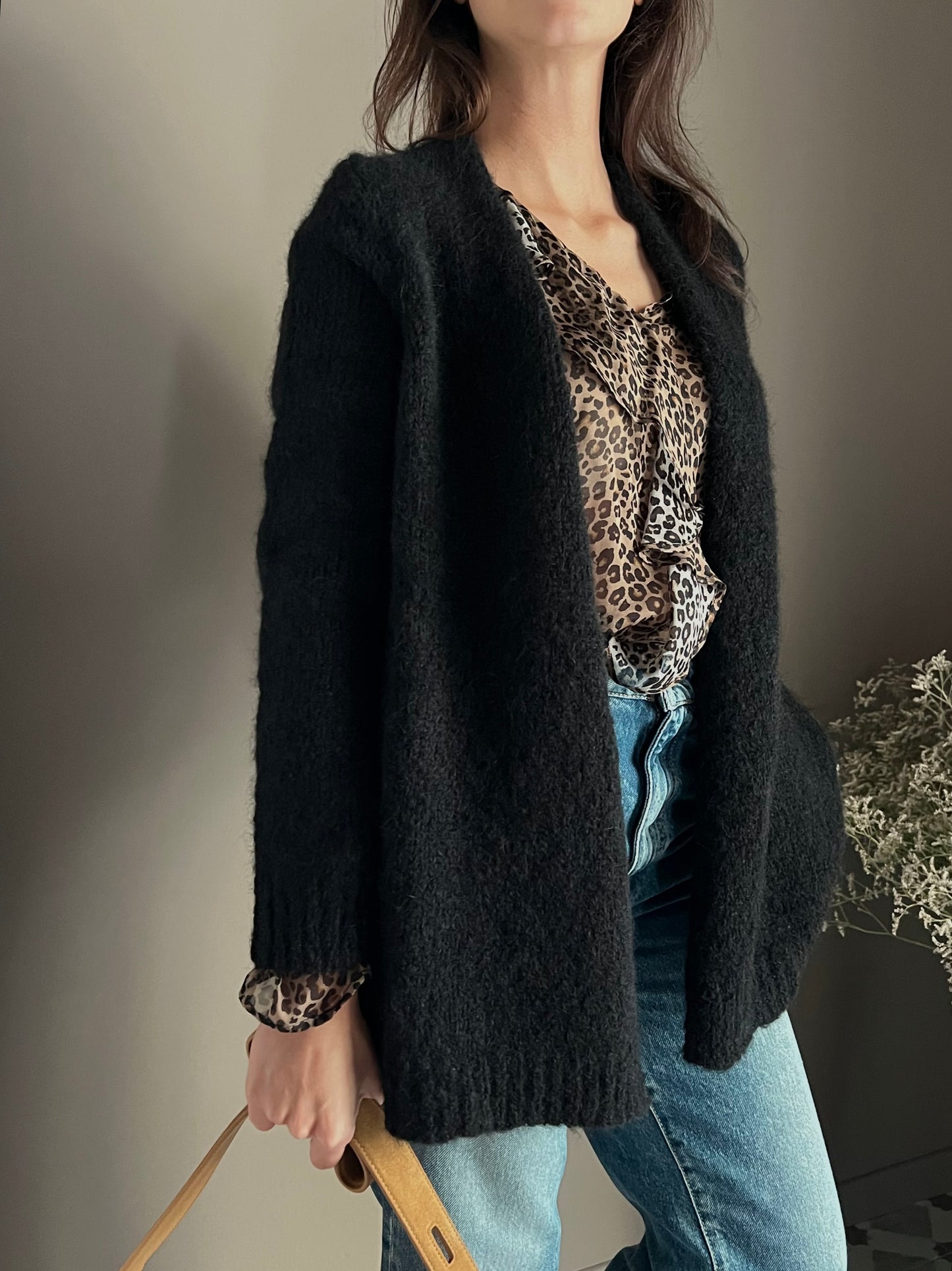 Cardigan nero in misto alpaca e lana
