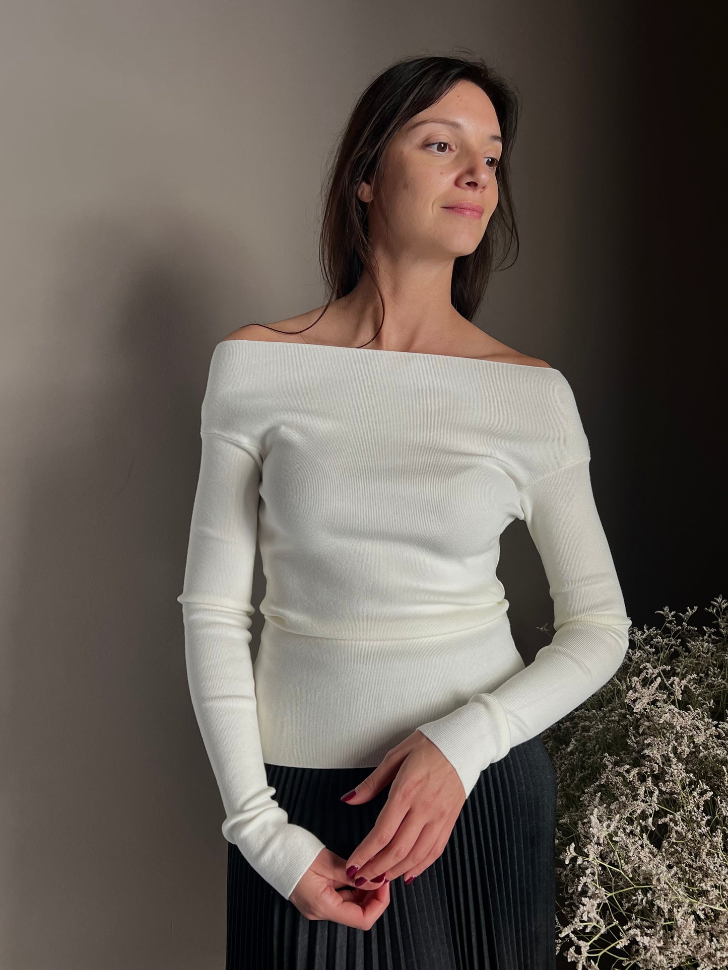 Maglia off-shoulder milk