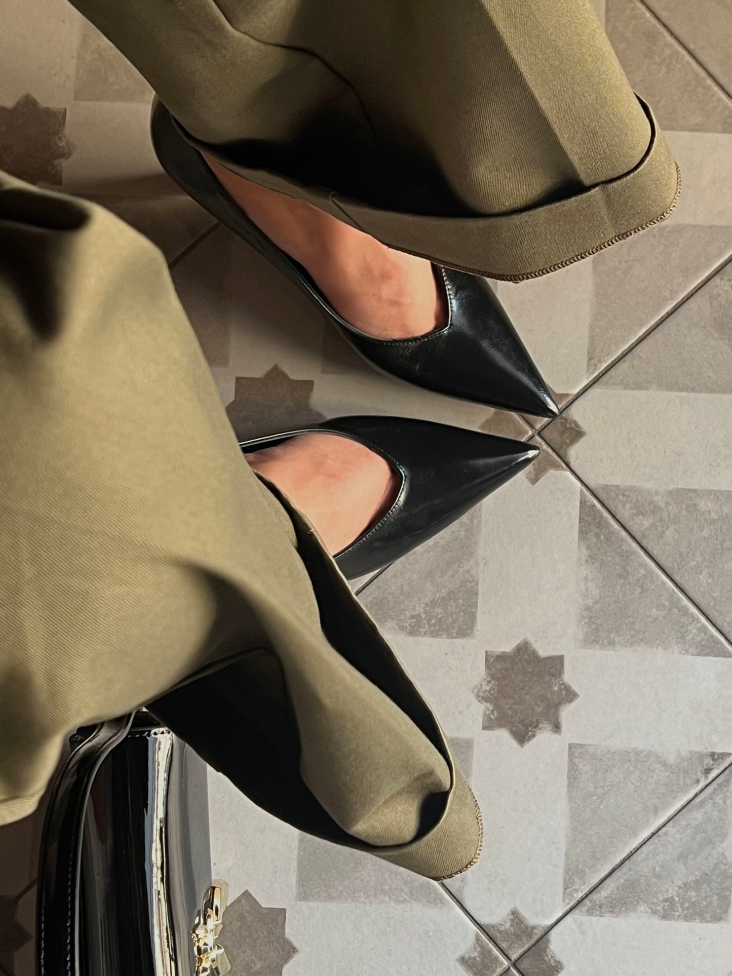 Decolletè in pelle con scollo a V