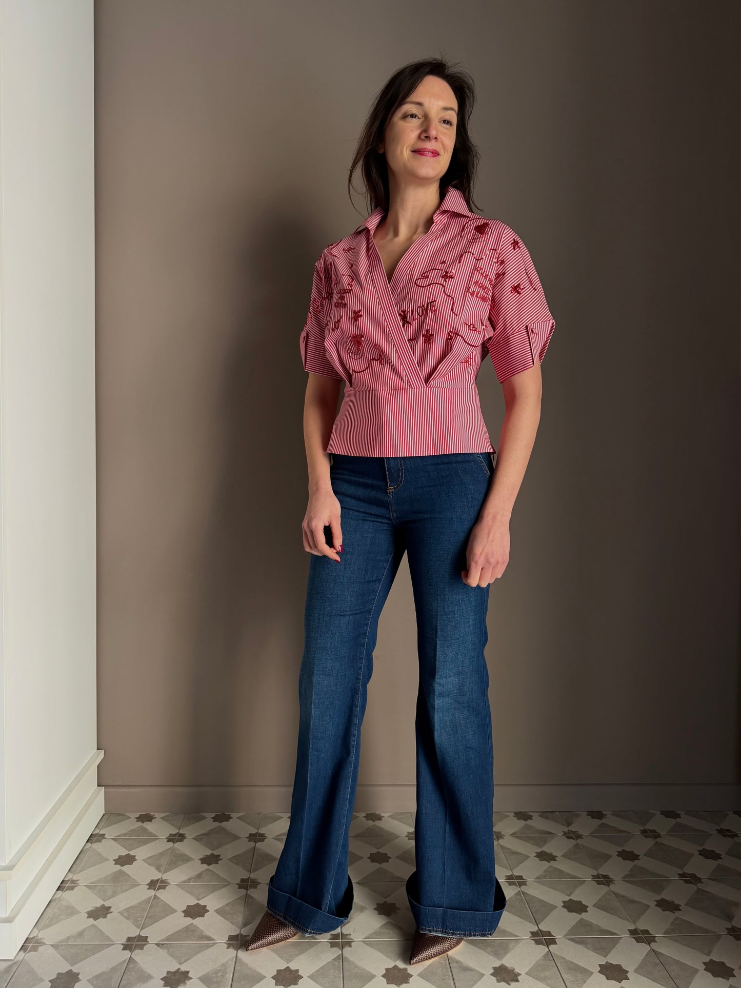 Camicia a righe con ricami preziosi